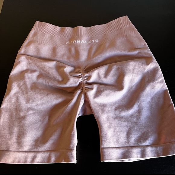 Alphalete 4.5’’ high waisted light pink shorts - Picture 4 of 5
